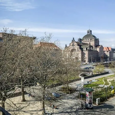 Apollo - Kino-studio: Blick Auf Opernhaus